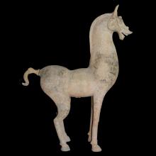 Tr�s grand cheval � l'arr�t, sans terrasse